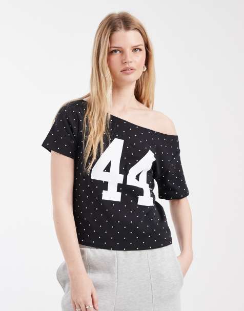 Cotton On – Różowy T-shirt z odsłoniętym ramieniem i sportową grafiką - view 1