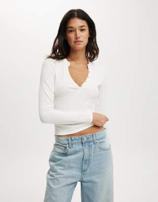 Cotton On - Ryan - Langärmliges Henley-T-Shirt in Weiß