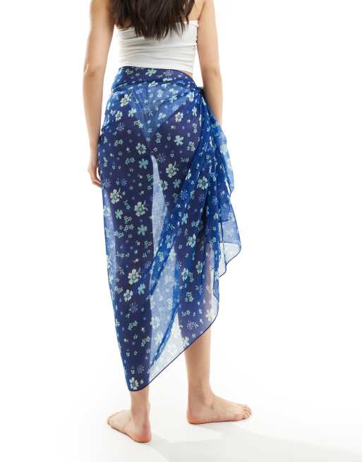 Cotton On – Sarong in Blau mit tropischem Blumenmuster und Hülle , 2 von 5