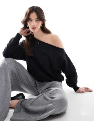 Cotton On - Schulterfreies Sweatshirt aus Fleece in Schwarz