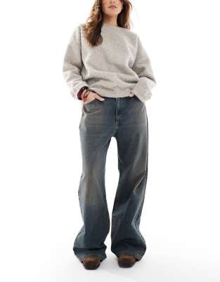 Cotton On - Sehr weit geschnittene Jeans in Rostblau mit niedrigem Bund