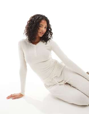 Cotton On - Sleep Recovery - Langärmliges Henley-Pyjamashirt in Cremeweiß meliert, Kombiteil-Neutral