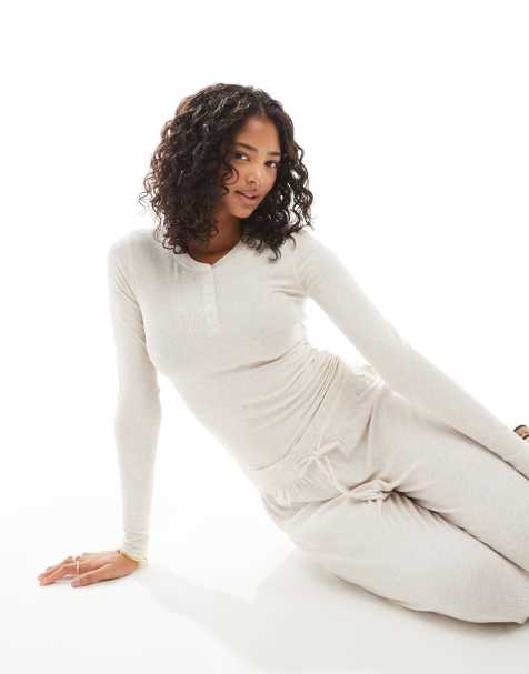 Cotton On – Sleep Recovery – Langärmliges Henley-Pyjamashirt in Cremeweiß meliert, Kombiteil - view 1