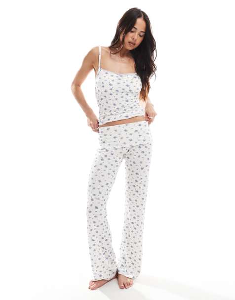 Cotton On – Sleep Recovery – Lounge-Hose mit Umschlagbund und Blümchenmuster in Flieder, Kombiteil - view 1