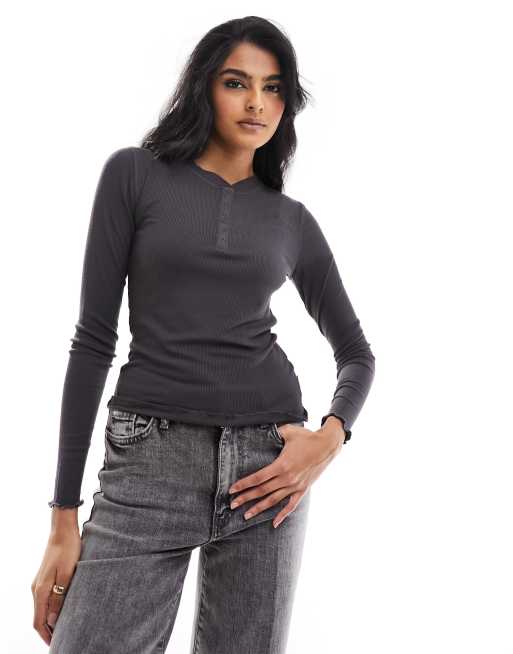 Cotton On - Sleep Recovery - Top a maniche lunghe nero con scollo serafino e bottoni sul davanti 