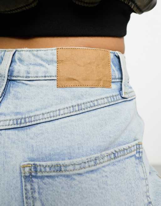 Straight Leg Jeans in Light Wash Blue