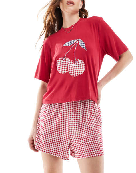 Cotton On – So Soft – Körsbärsrött pyjamasset med kortärmad topp och shorts i jersey - view 1