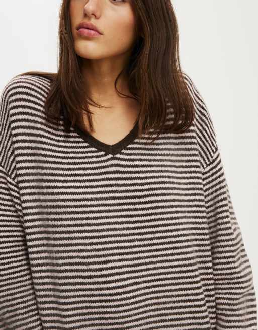 Cotton On Softest luxe  slouchy v knit in dark oak blossom stripe, 3 of 4