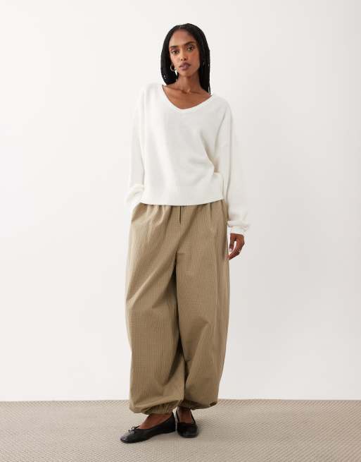 Cotton On softest luxe slouchy v-knit jumper in porcelain, 2 of 4