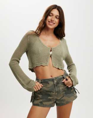Cotton On - Strickjacke in Artischocke mit Knopfleiste vorne-Grün