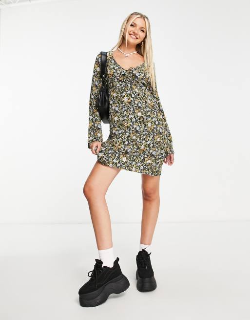 Cotton On – Sukienka mini w kwiatowy wzór w stylu lat 60. 