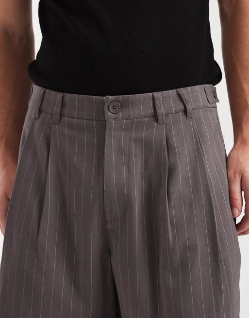 Cotton On super pleated baggy short in charcoal pinstripe, 4 of 5