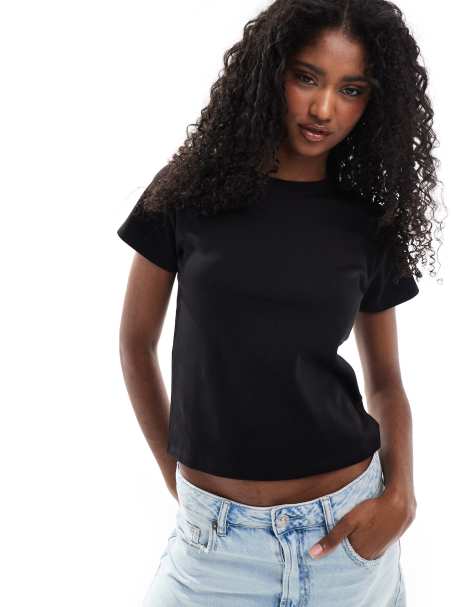 Cotton On – Svart, figurnära och kort T-shirt i 90-talsstil - view 1