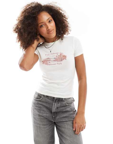 Cotton On - T-shirt aderente taglio lungo bianca con stampa “National Park” - view 1