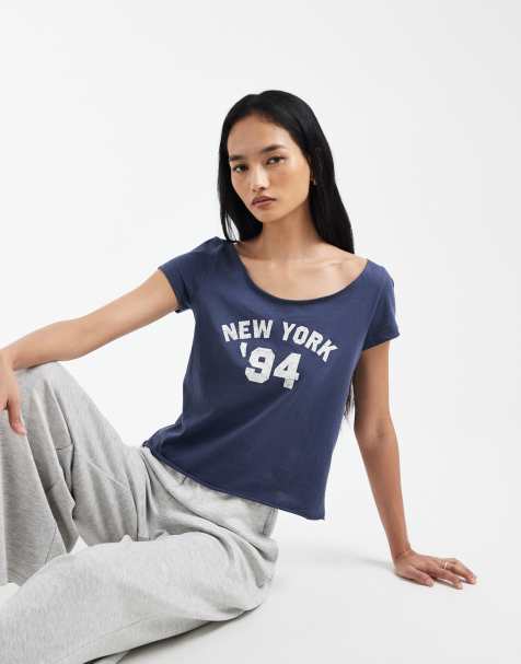 Cotton On - T-shirt met blote schouders en grafische 'New York' print in verwassen blauw - view 1