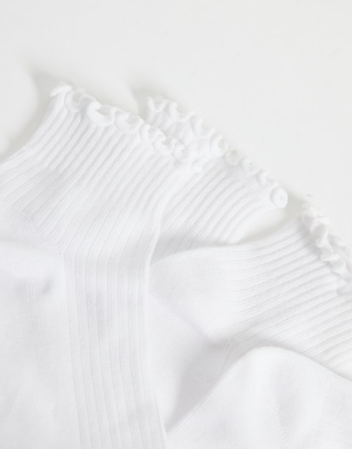 Cotton On - The perfect pair - Pakke med 2 par hvide og ribstrikkede ankelsokker med flæser, 2 af 3
