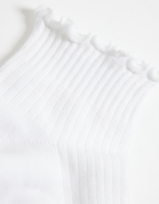 Cotton On - The perfect pair - Pakke med 2 par hvide og ribstrikkede ankelsokker med flæser, 3 af 3