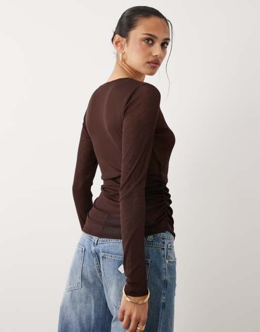 Cotton On - Top color roble oscuro cruzado con cuello de pico, 4 de 4