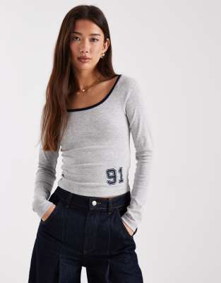 Cotton On - Top épaules dénudées à motif 91 - Gris chiné