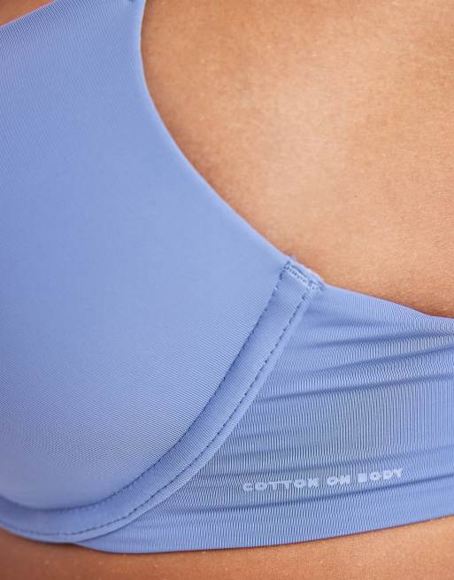 Cotton On – Ultimate Comfort – Jasnoniebieski biustonosz push-up pod T-shirt, 2 z 4
