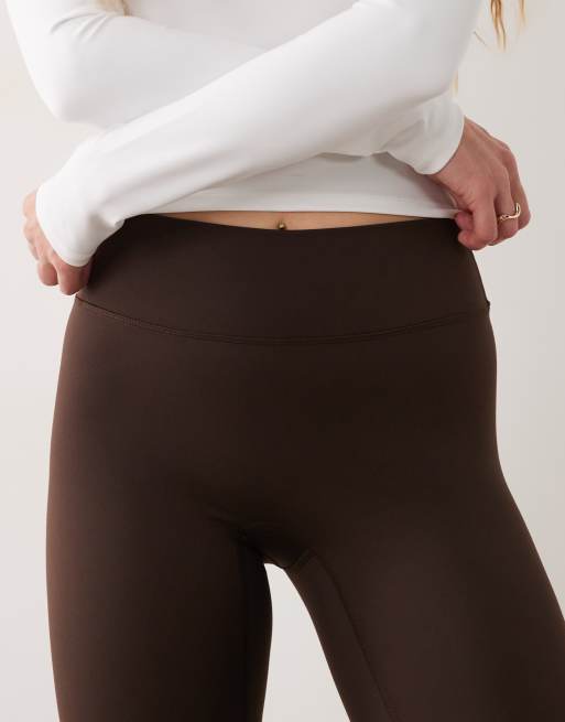 Cotton On ultra luxe krydsfrontet usynlig scrunch flare i lysebrun, 3 af 5