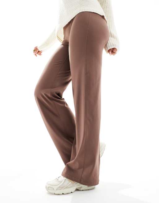 Cotton On – Ultra-weiche Hose in tiefem Taupe mit weitem Bein, 3 von 5