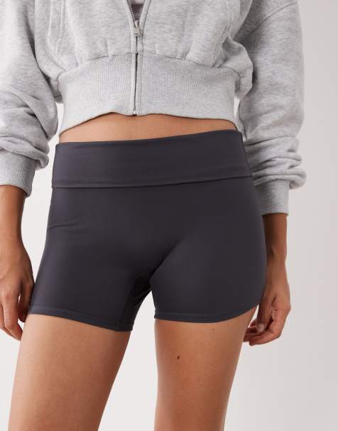 Cotton On – Ultraweiche, kurz geschnittene Sport-Shorts in Grafitgrau mit gerolltem Umschlag - view 1