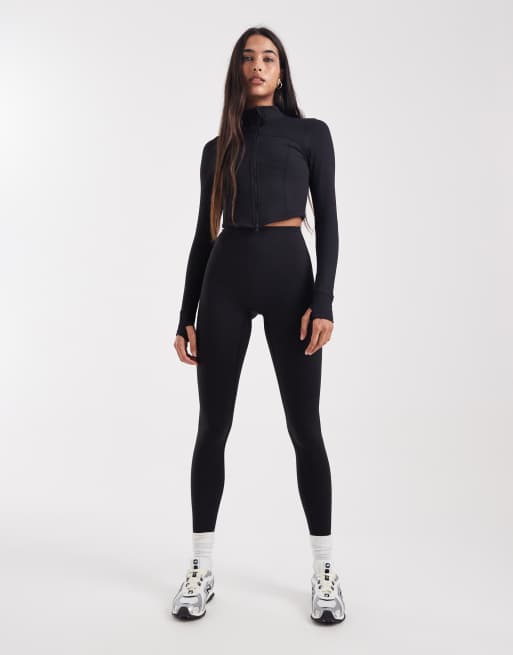 Cotton On - Ultrazacht jack met contouren en ritssluiting in zwart , 2 van 4