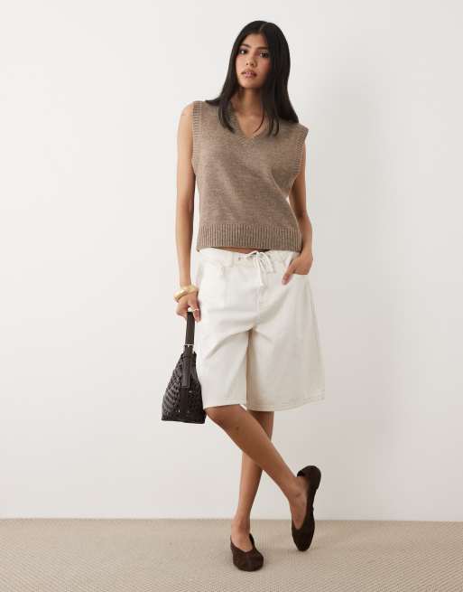 Cotton On V neck slouch vest in dark oak, 2 of 4