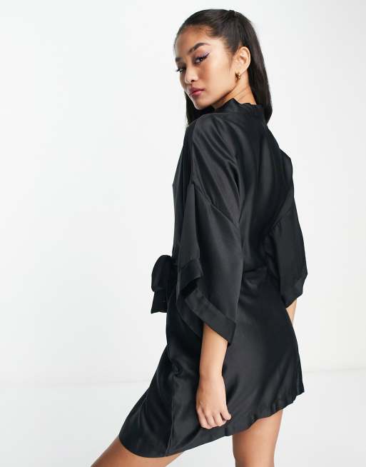 Cotton On Vestaglia corta in raso nera ASOS