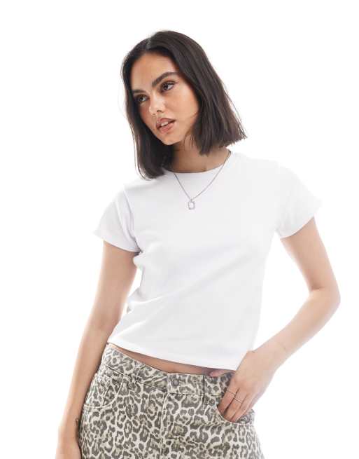 Cotton On – Vit, figursydd och kort t-shirt i 90-talsstil , 2 av 4