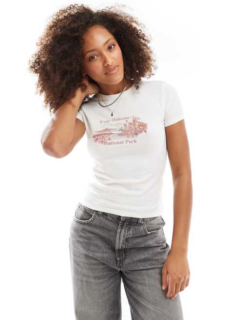 Cotton On – Vit, figursydd och lång t-shirt med 'National Park'-tryck