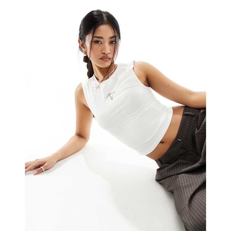 205649419-1-white?$n_750w$&wid
