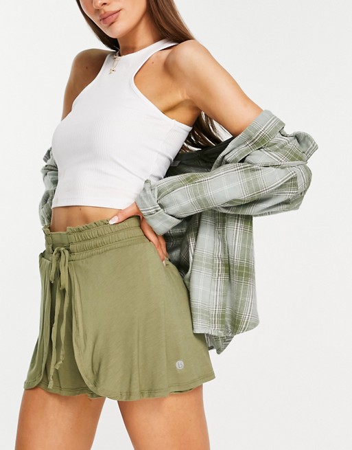 Cotton:On active double layer shorts in green