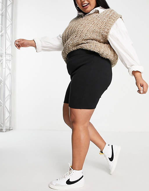 Women Cotton:On Curve legging shorts in black 