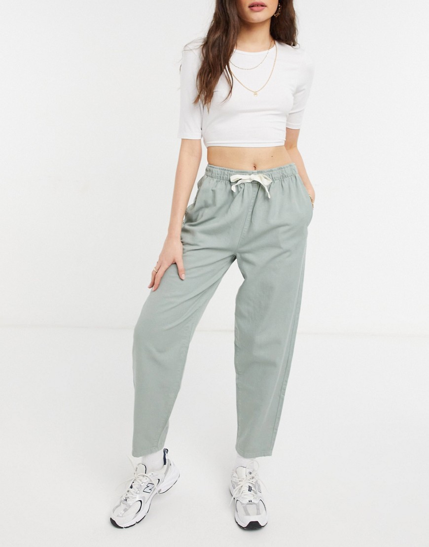 Cotton: On everyday pant in green