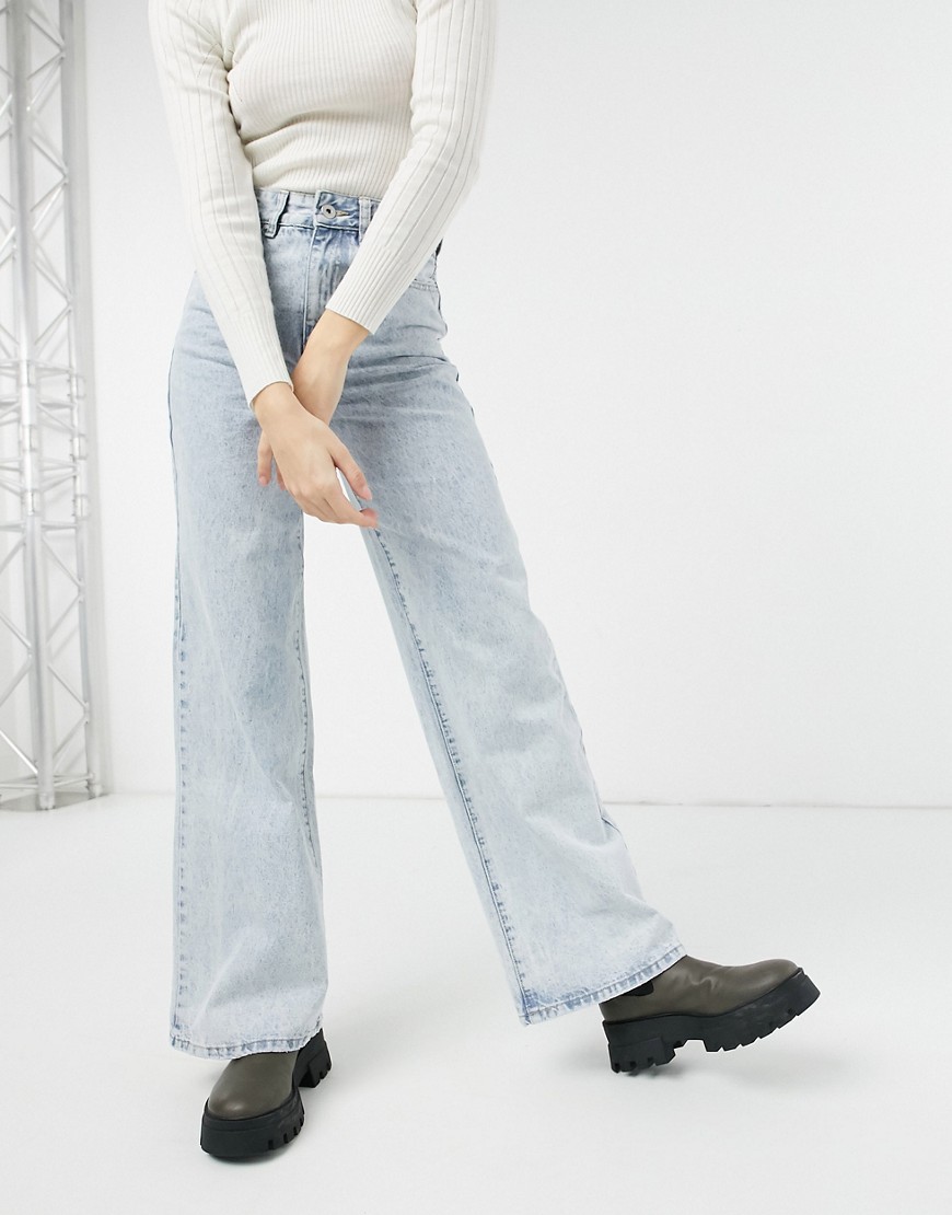 cotton:on -  Jeans mit weitem Bein in hellem, verwaschenen Blau