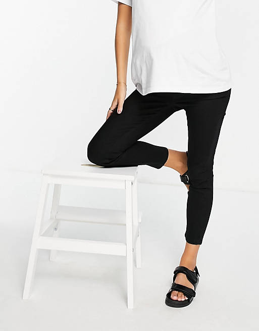 Women Cotton:On Maternity underbump cropped ripped skinny jean in wash black 