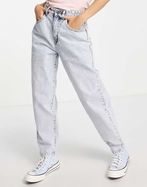 Cotton:On – Mom jeans o bardzo luźnym kroju z efektem wybielenia