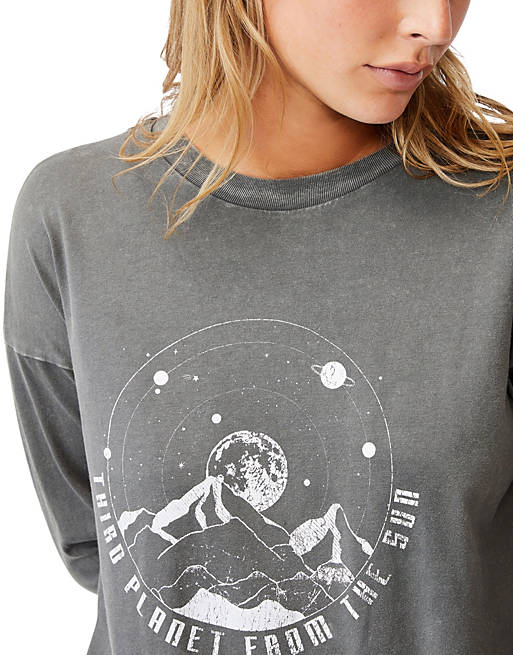 Tops Cotton:On relaxed boyfriend graphic long sleeve t-shirt in grey 