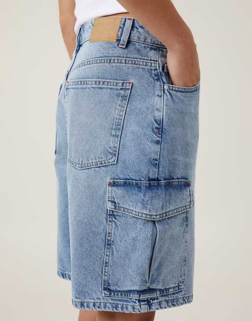 Cotton:On Super baggy cargo denim jort in light/pastel blue, 3 of 4