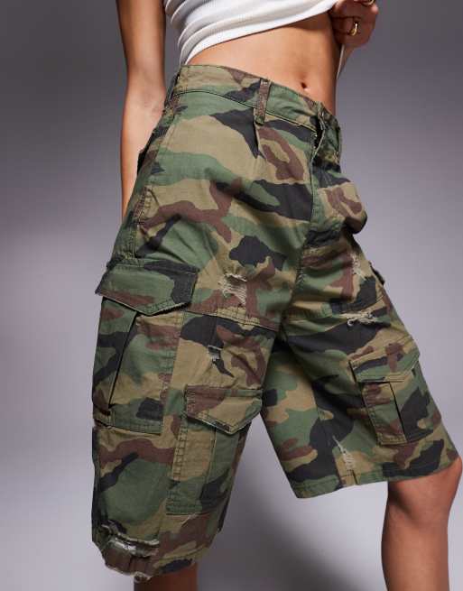 Courtside baggy distressed cargo short in green camo