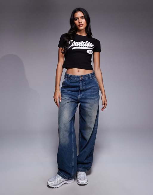 Courtside – Knapp geschnittenes Cropped-T-Shirt in gewaschenem Schwarz mit College-Logoprint, 2 von 4
