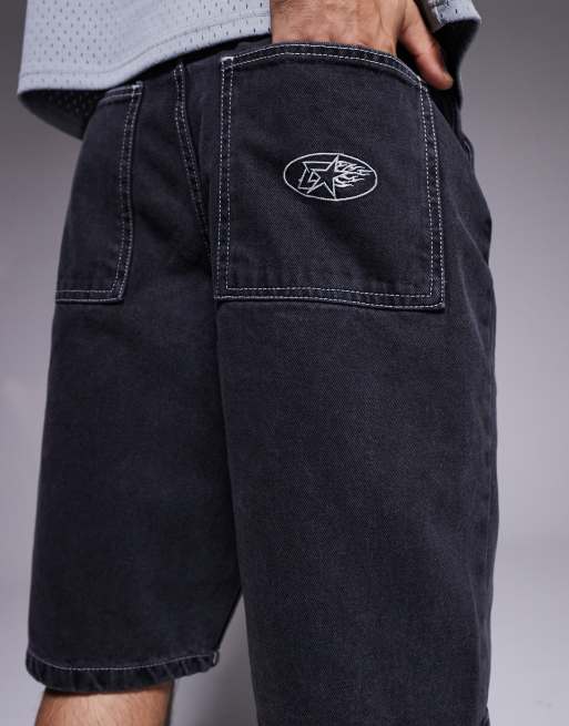 Courtside – Mellanblå, tvättade jeansshorts i snickarstil med broderi på bakfickan, 4 av 5