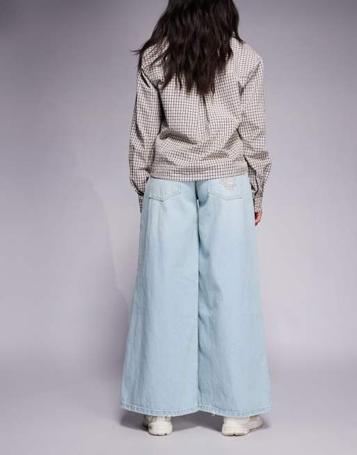 Courtside oversized denim jeans in lightwash blue with knee rips, 3 of 5