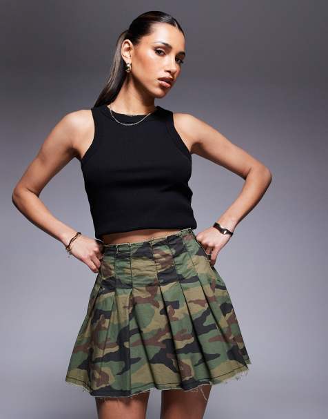 Courtside pleated mini skirt in camo print - view 1