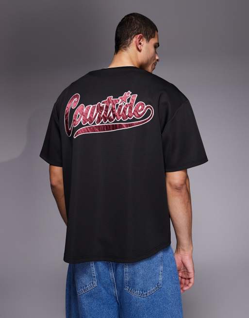 Courtside - Sort oversized baseball-jersey med rød logoapplikation i firkantet pasform