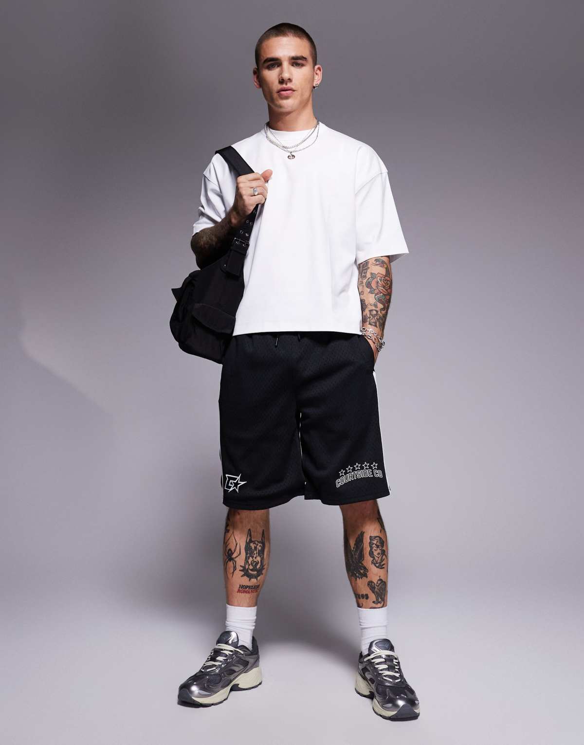 Courtside sports logo detail short in black