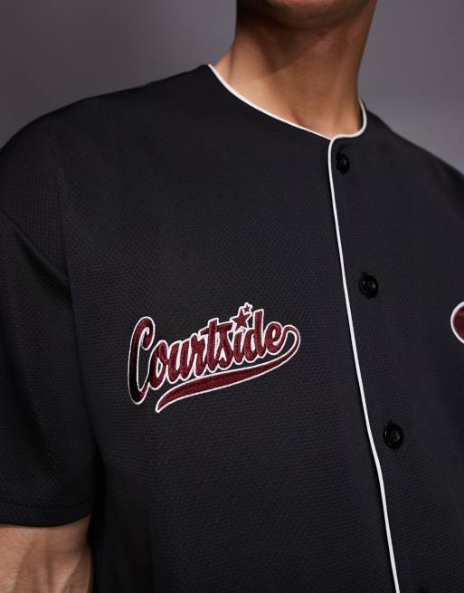 Courtside – Svart baseballtröja i oversize med boxig passform och röd, påsydd logga, 5 av 5