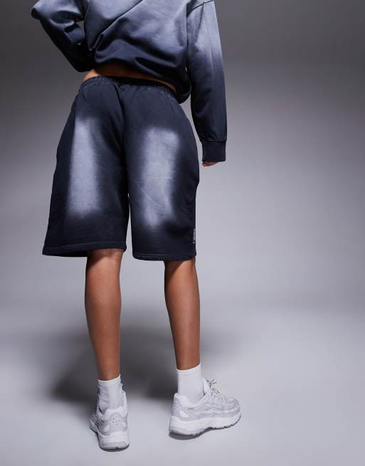 Courtside varsity detail relaxed raw hem shorts in washed black (part of a set), 4 of 5